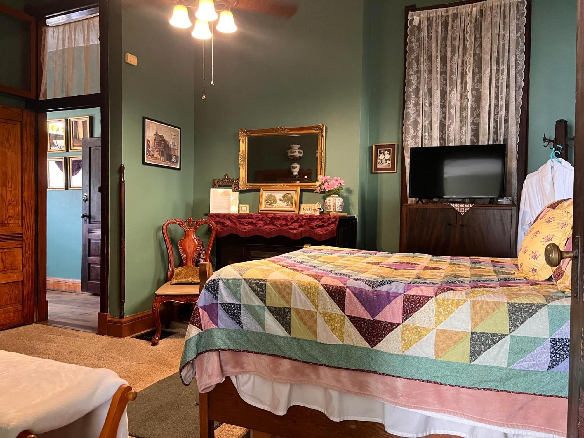 Mansion On The Mile B&B Indianapolis Bagian luar foto