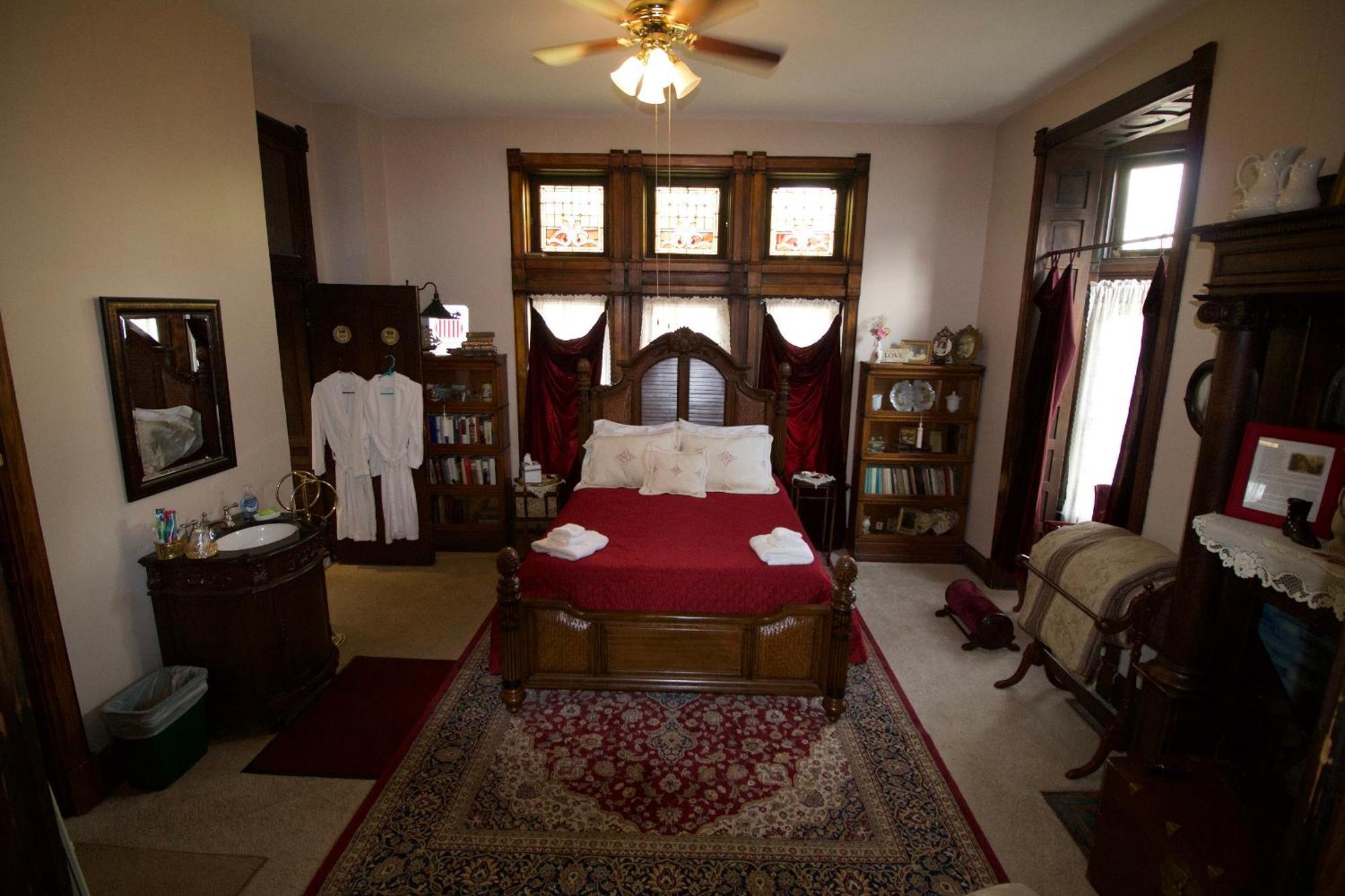 Mansion On The Mile B&B Indianapolis Bagian luar foto